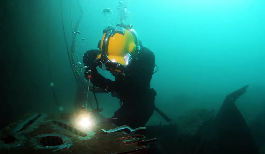 underwater welding dangers